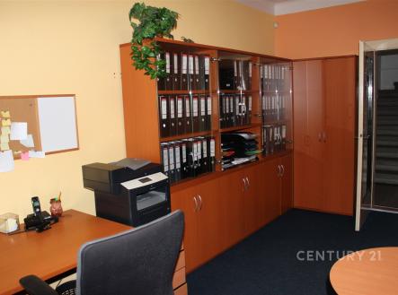 Pronájem kanceláře, 90 m²