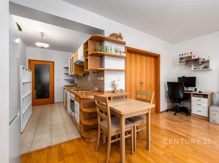 Pronájem bytu, 2+kk, 68 m²