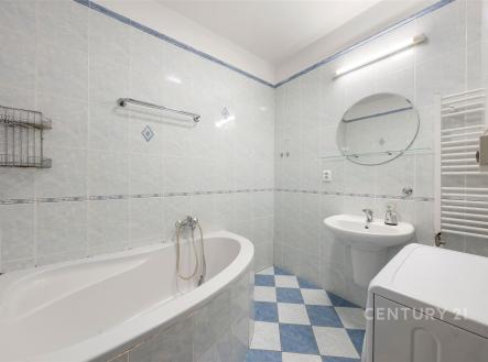 Pronájem bytu, 3+kk, 74 m²