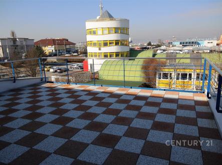 Pronájem kanceláře, 100 m²
