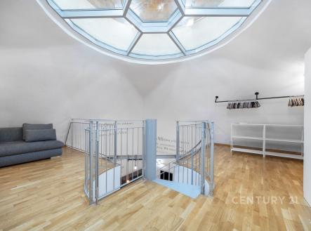 Pronájem bytu, jiný, 146 m²