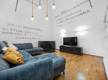 Unikátní loft 146 m² s galerií, garáží a maximálním soukromím, Korunní dvůr, Vinohrady