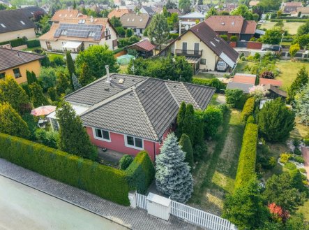 Prodej domu 4+kk, pozemek 720 m2, zahrada se vzrostlými stromy, 12 minut do Prahy, Velká Dobrá