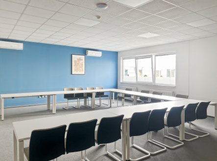 Otevřené kancelářské prostory pro 10 osob v HQ Laso