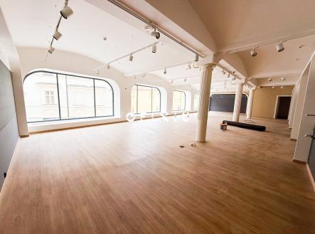 Pronájem - obchodní prostor, 527 m²