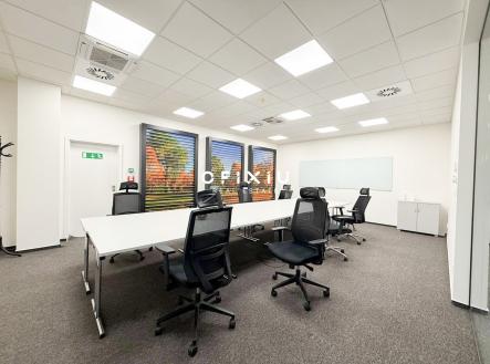 Pronájem kanceláře, 742 m²