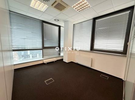 Pronájem kanceláře, 2 575 m²