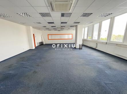 Pronájem kanceláře, 470 m²