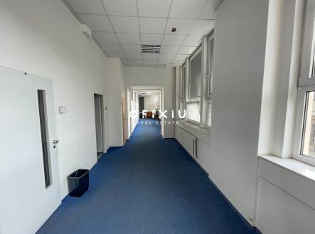Pronájem kanceláře, 400 m²