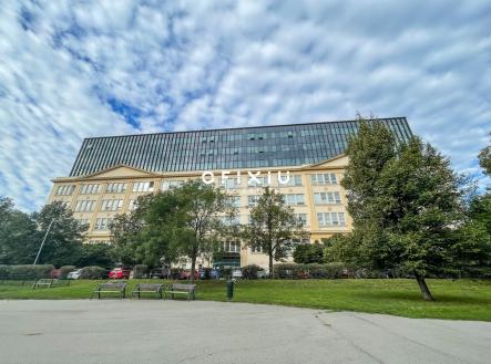 Pronájem kanceláře, 400 m²