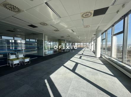 Pronájem kanceláře, 2 154 m²
