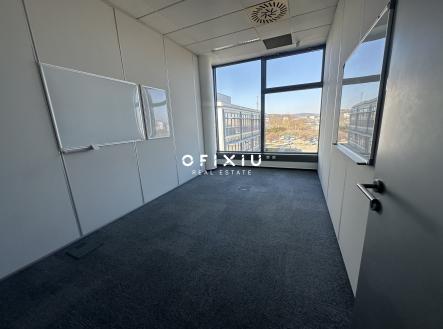 Pronájem kanceláře, 500 m²