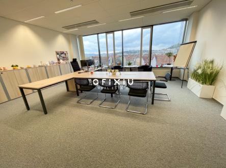 Pronájem kanceláře, 290 m²