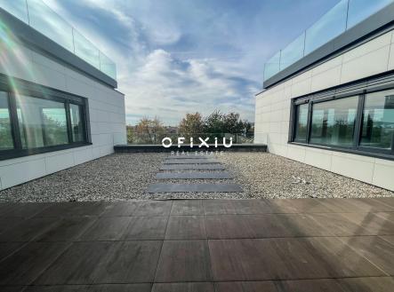 Pronájem kanceláře, 275 m²