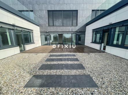 Pronájem kanceláře, 275 m²