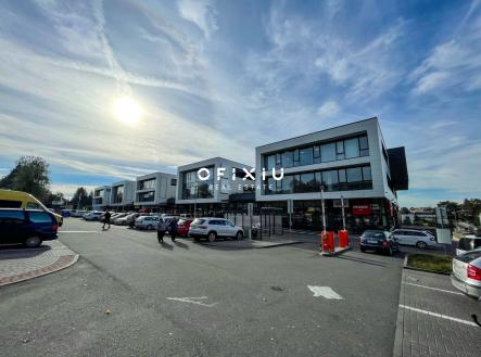 Pronájem kanceláře, 275 m²