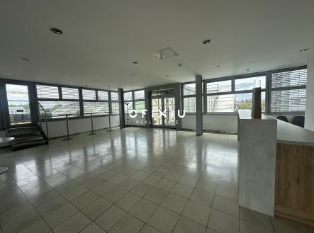 Pronájem kanceláře, 456 m²