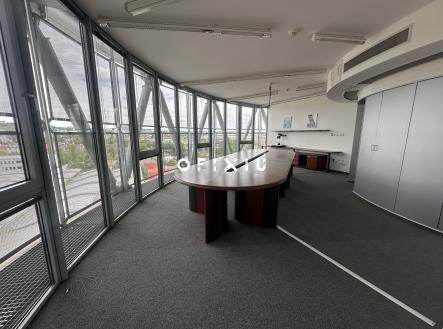 Pronájem - kanceláře, 239 m²