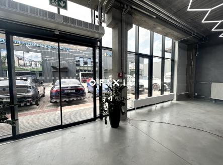 Pronájem - obchodní prostor, 496 m²