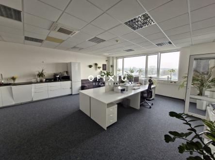 Pronájem kanceláře, 340 m²