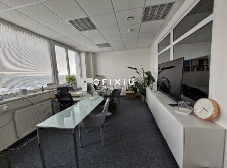 Pronájem kanceláře, 340 m²
