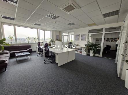 Pronájem kanceláře, 340 m²