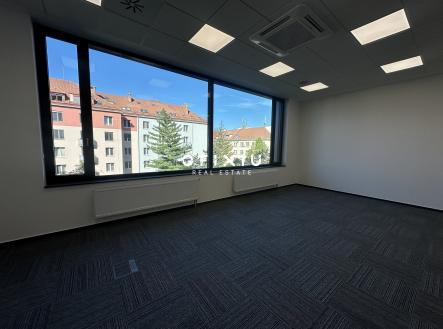 Pronájem kanceláře, 90 m²