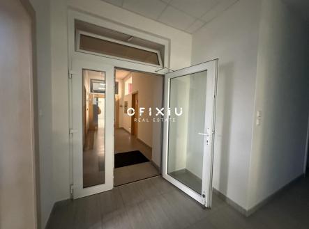 Pronájem kanceláře, 204 m²