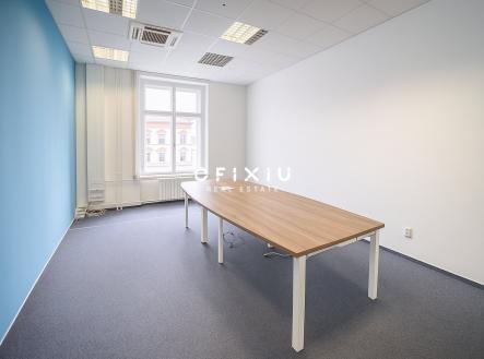 Pronájem kanceláře, 442 m²