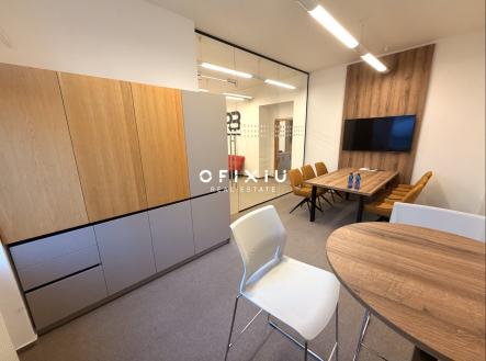 Pronájem kanceláře, 71 m²