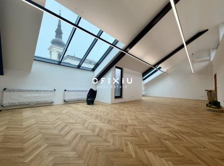 Pronájem kanceláře, 196 m²