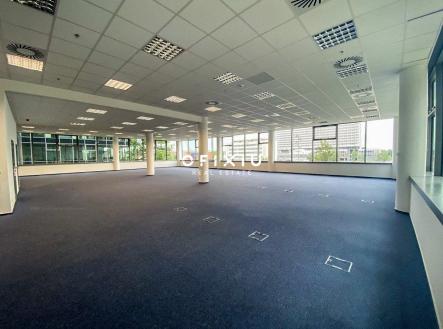Pronájem kanceláře, 500 m²
