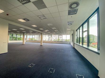 Pronájem kanceláře, 500 m²
