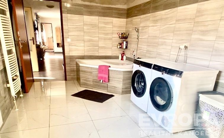 Koupelna s rohovou vanou