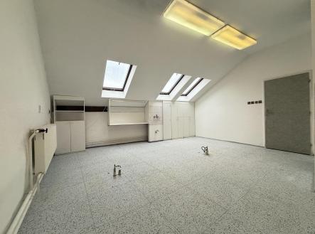 Pronájem komerčního objektu, jiný, 82 m²