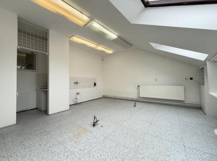 Pronájem komerčního objektu, jiný, 82 m²