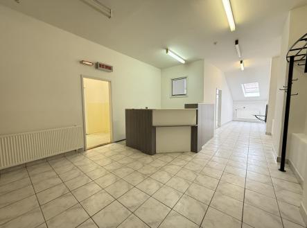 Pronájem komerčního objektu, jiný, 82 m²