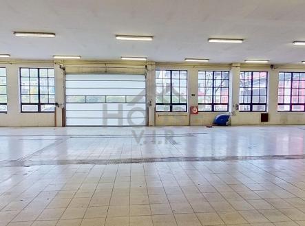 Pronájem - obchodní prostor, 550 m²