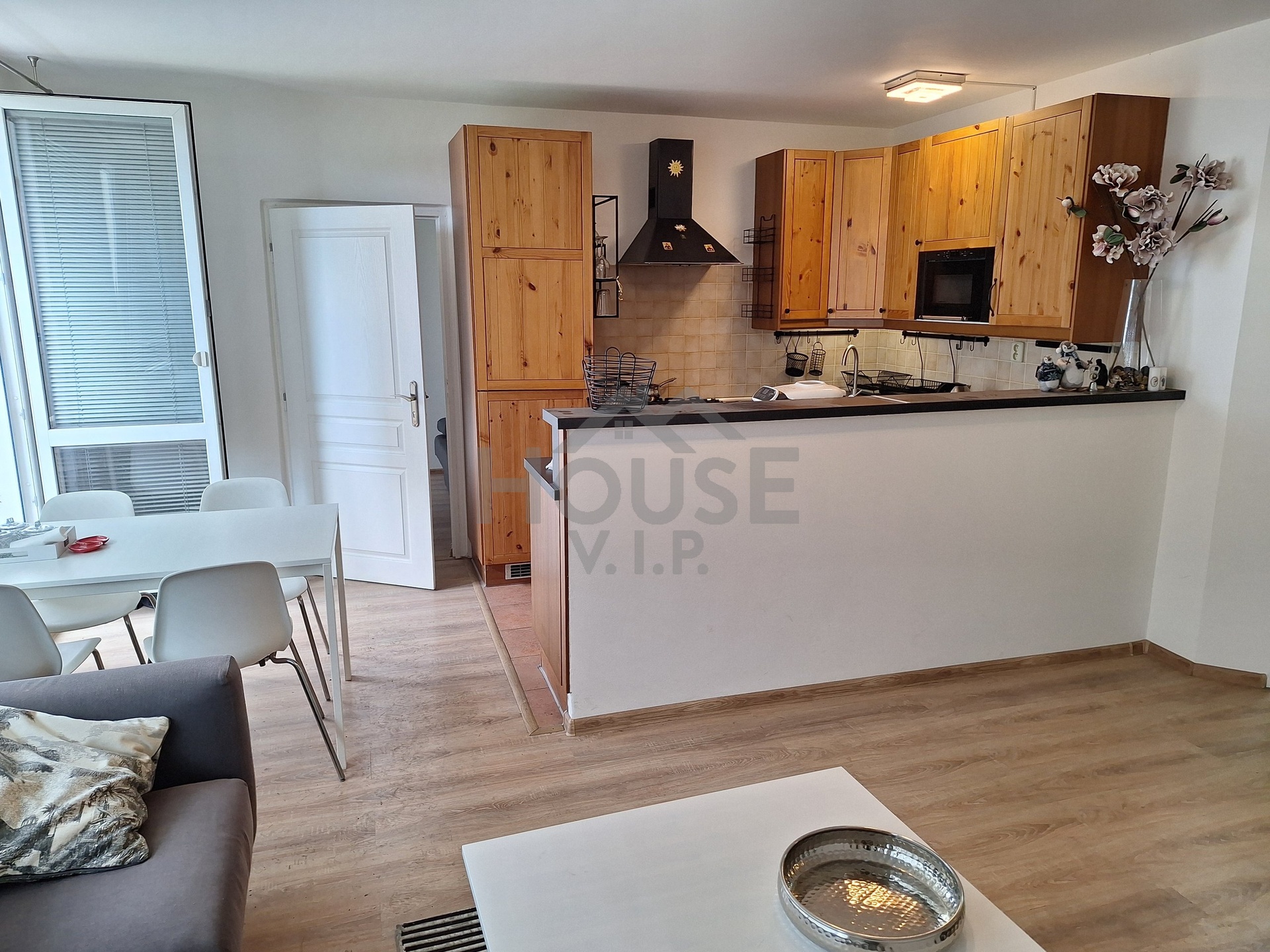 Pronájem bytu 4+kk, s 3 lodžiemi, Praha 10, Vršovice, Kazašská.