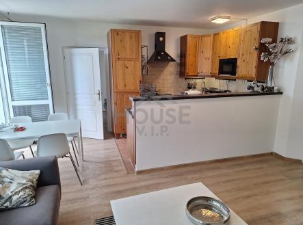 Pronájem bytu, 4+kk, 107 m²