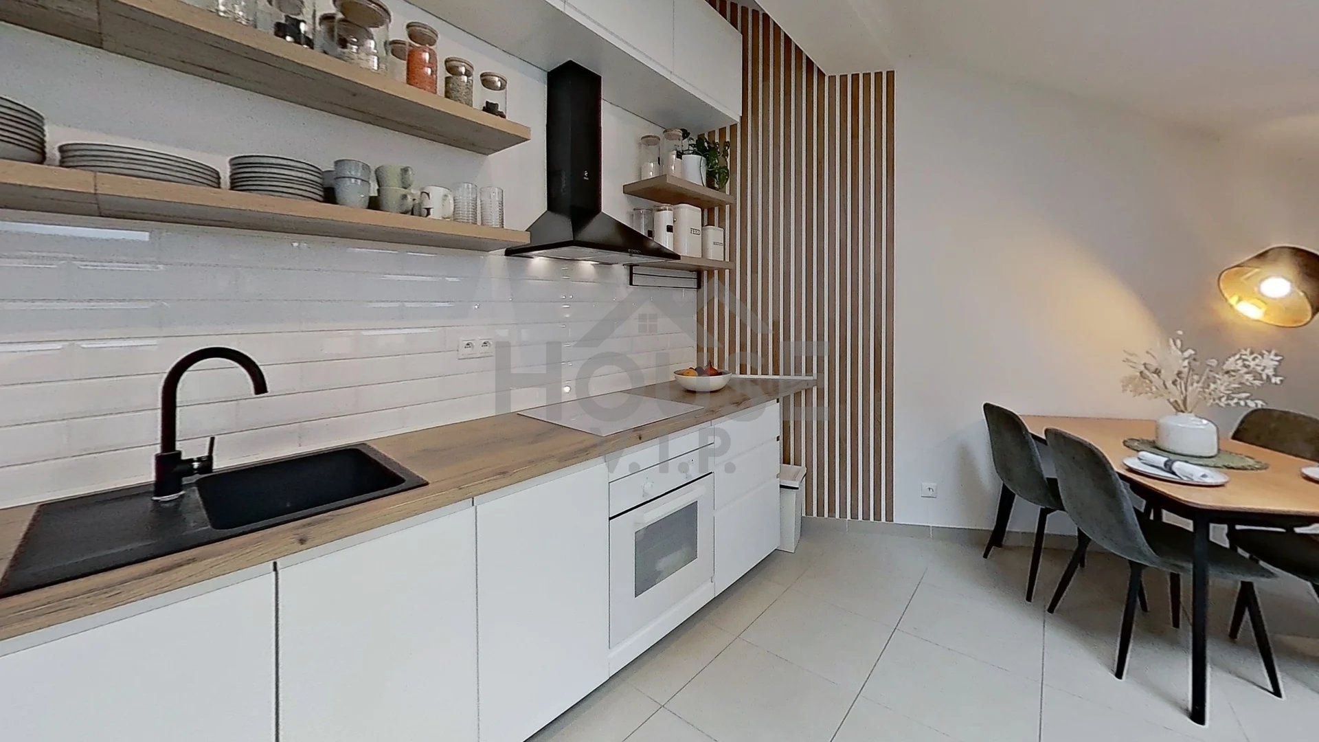 Prodej moderního bytu 2+kk, 55 m² – Praha 2 – Nové Město, klidný vnitroblok se zelení, osobní vlastn