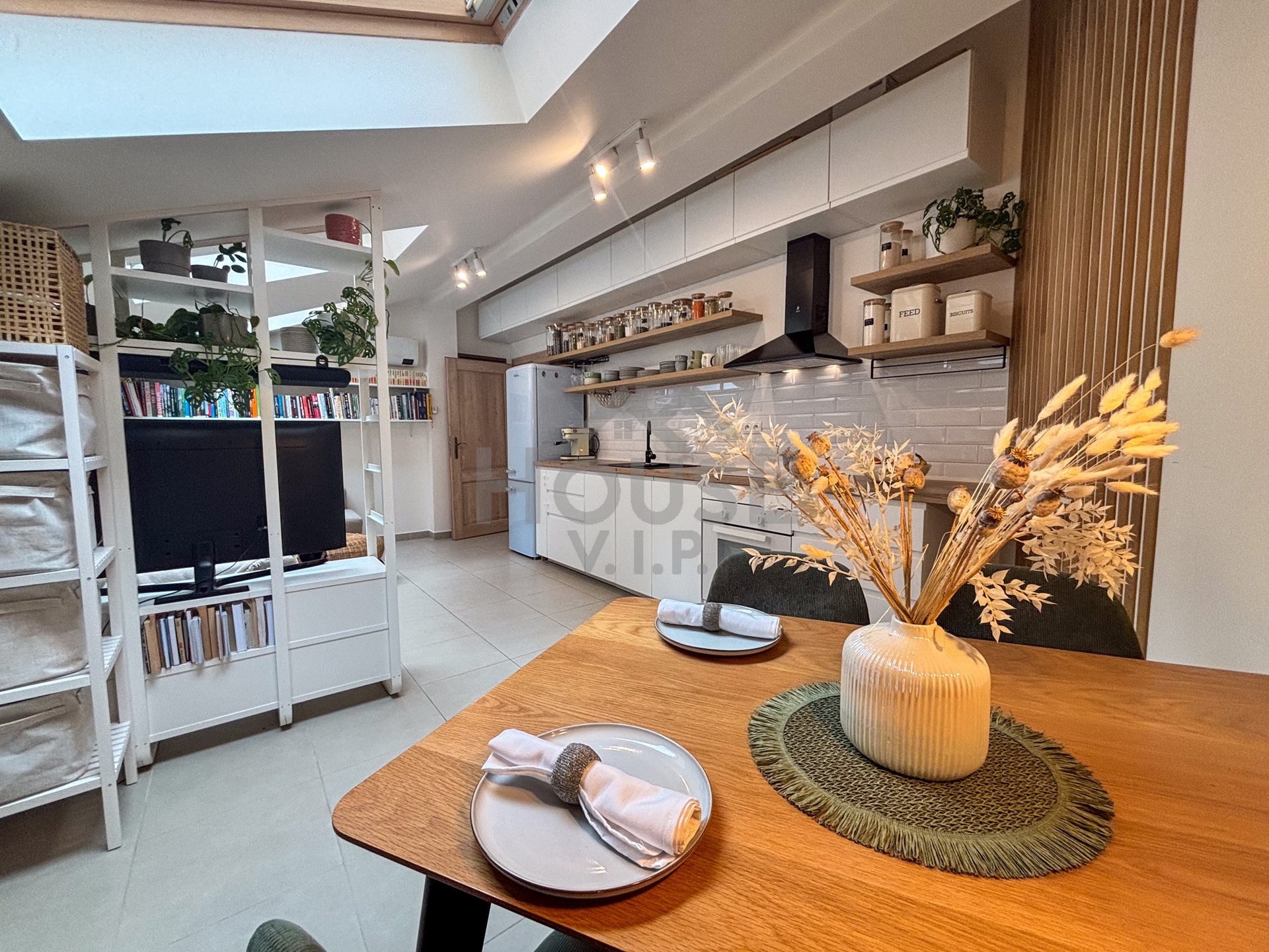 Prodej moderního bytu 2+kk, 55 m² – Praha 2 – Nové Město, klidný vnitroblok se zelení, osobní vlastn