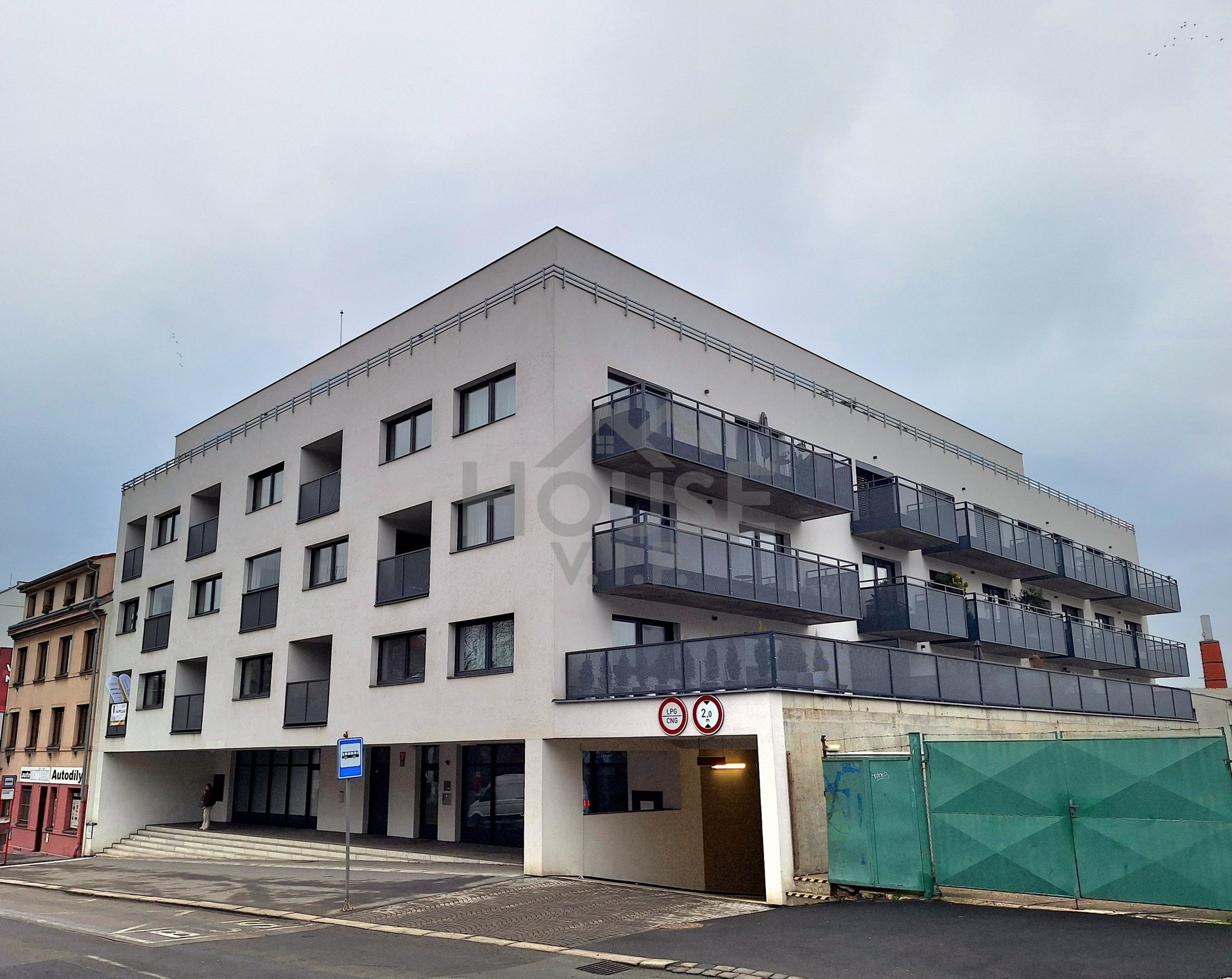 Prodej bytu 2+kk, garáž, terasa, 64 m², Praha 9 - Vysočany.