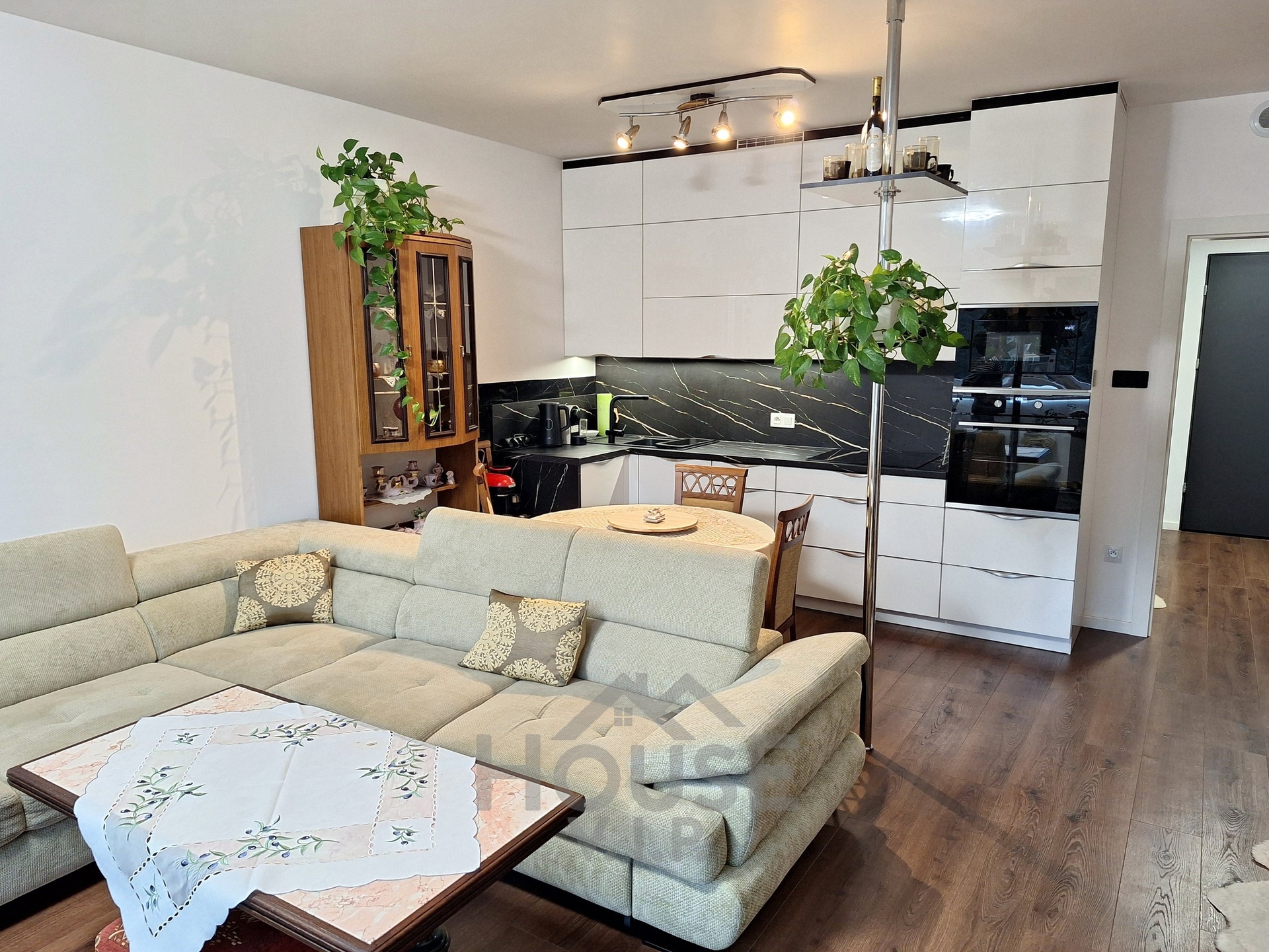 Prodej bytu 2+kk, garáž, terasa, 64 m², Praha 9, Vysočany.