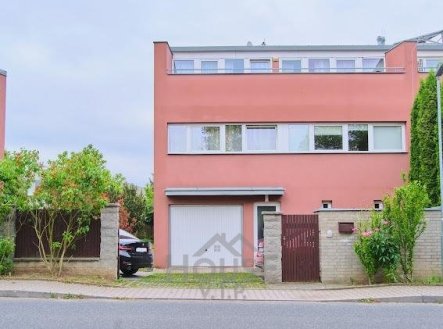Prodej rodinného domu 6+2+kk, 230 m², Jenštejn