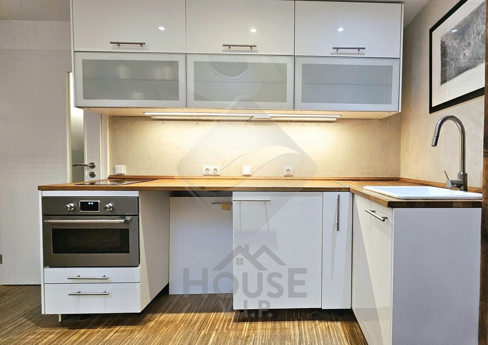 motion-photo-1144690600255359675-1