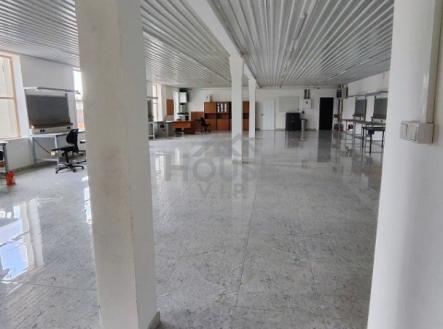 Pronájem obchodní prostor, 210 m²