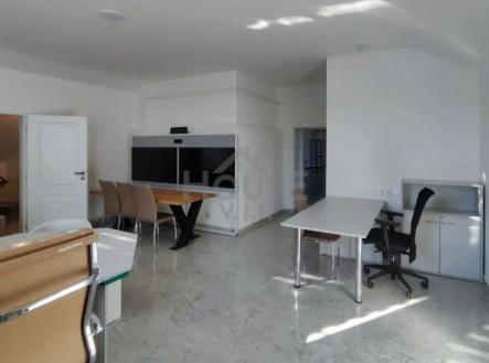 Pronájem obchodní prostor, 210 m²