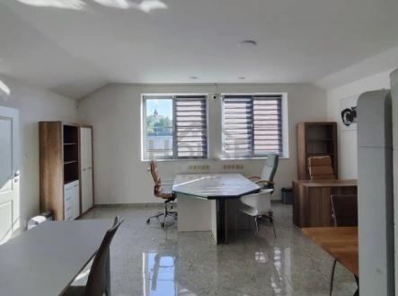 Pronájem obchodní prostor, 210 m²