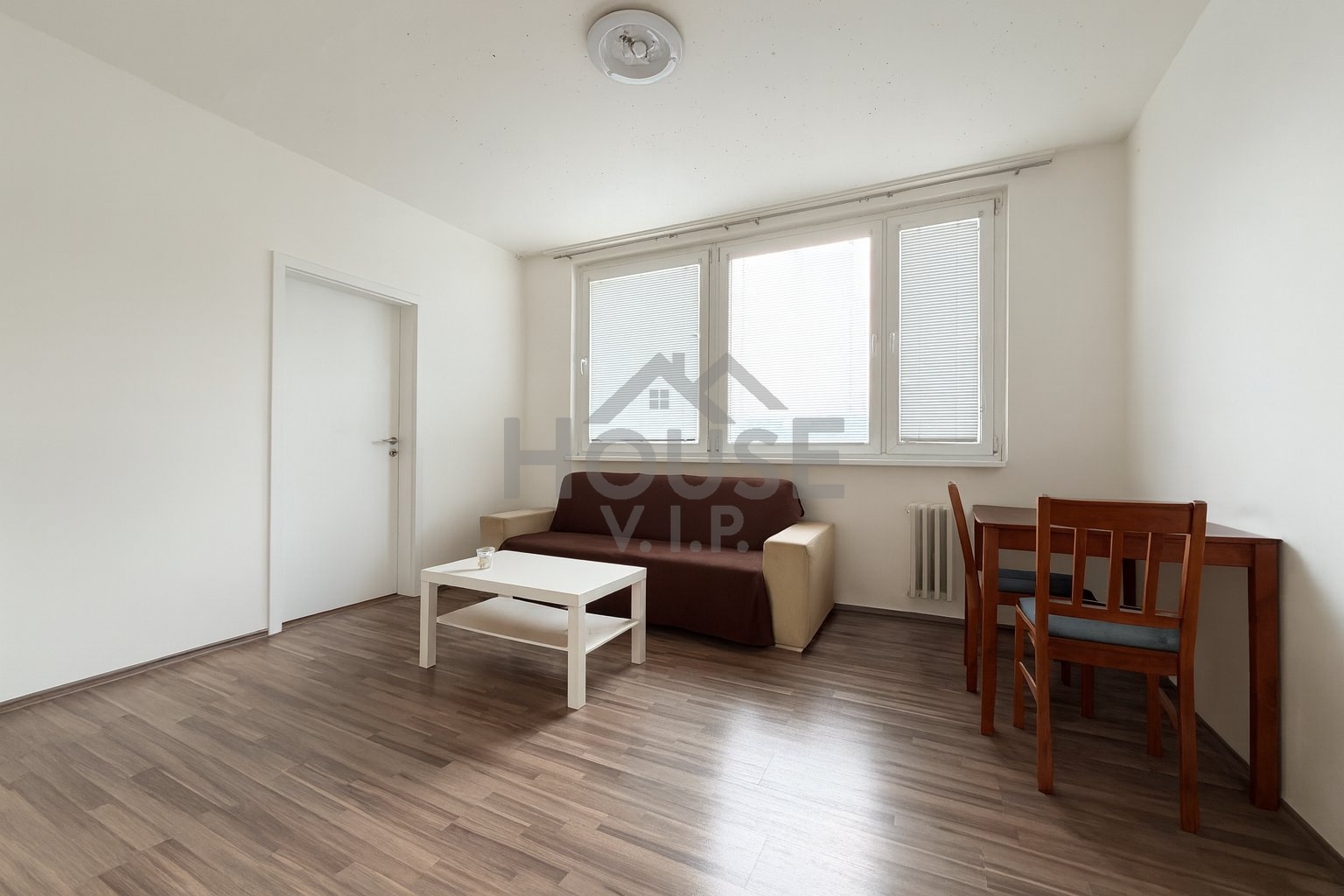 CD93CCF3-5EDF-46BD-BAE3-1E9EEC064C72